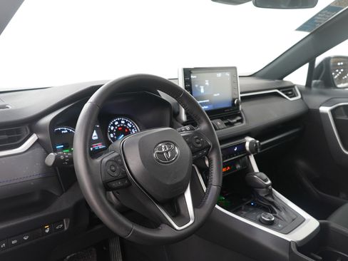 Used 2022 Toyota RAV4 SE w/ Convenience Package image 25