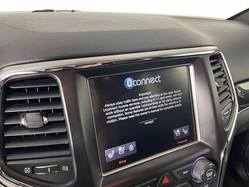 Used 2017 Jeep Grand Cherokee Trailhawk AWD/4WD image 7