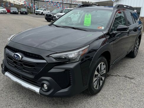 Used 2025 Subaru Outback Limited image 3
