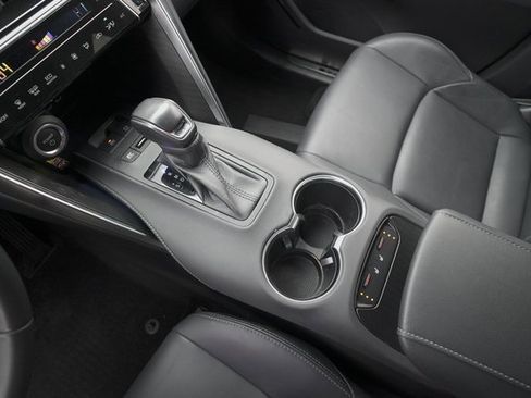 Certified 2023 Toyota Venza XLE image 33