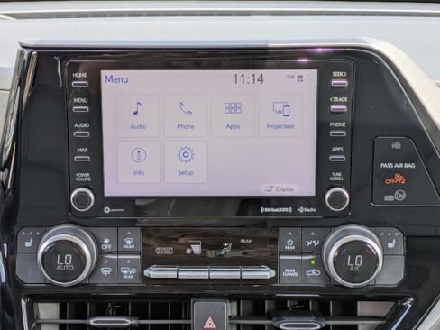 Used 2022 Toyota Highlander XLE FWD image 16