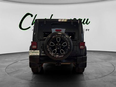 Used 2018 Jeep Wrangler Unlimited Sahara w/ Max Tow Package image 4