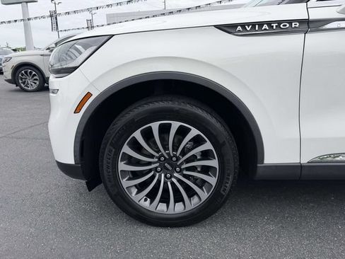 Used 2023 Lincoln Aviator AWD w/ Premium Package image 9