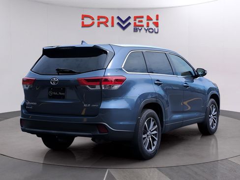Used 2019 Toyota Highlander XLE image 5