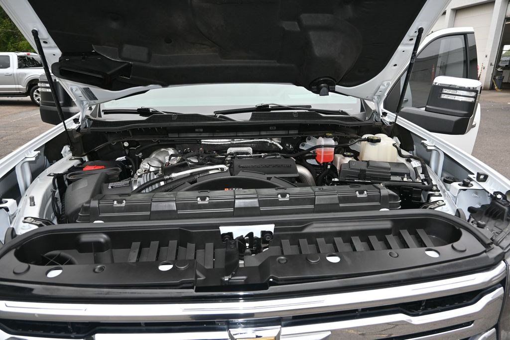 Used 2024 Chevrolet Silverado 2500 High Country w/ High Country Premium Package AWD/4WD image 15