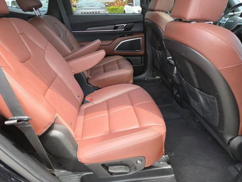 Used 2024 Kia Telluride EX w/ EX Captain's Chair Package image 13