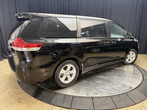 Used 2011 Toyota Sienna image 5