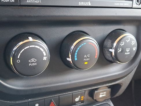 Used 2017 Jeep Patriot High Altitude AWD/4WD image 16