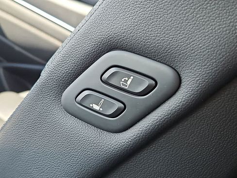 Used 2025 Genesis GV80 2.5T Standard AWD/4WD image 27