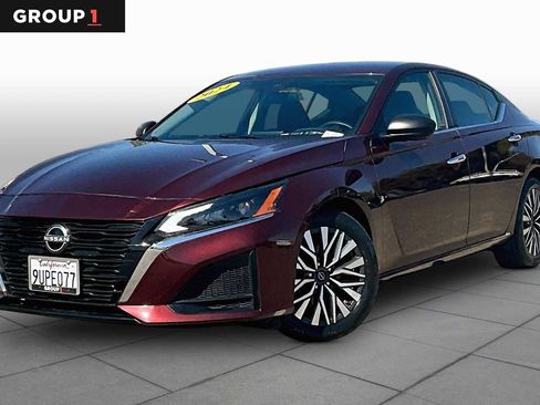 Used 2024 Nissan Altima 2.5 SV FWD image 1