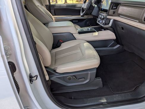 Used 2024 Ford Expedition Limited RWD image 31