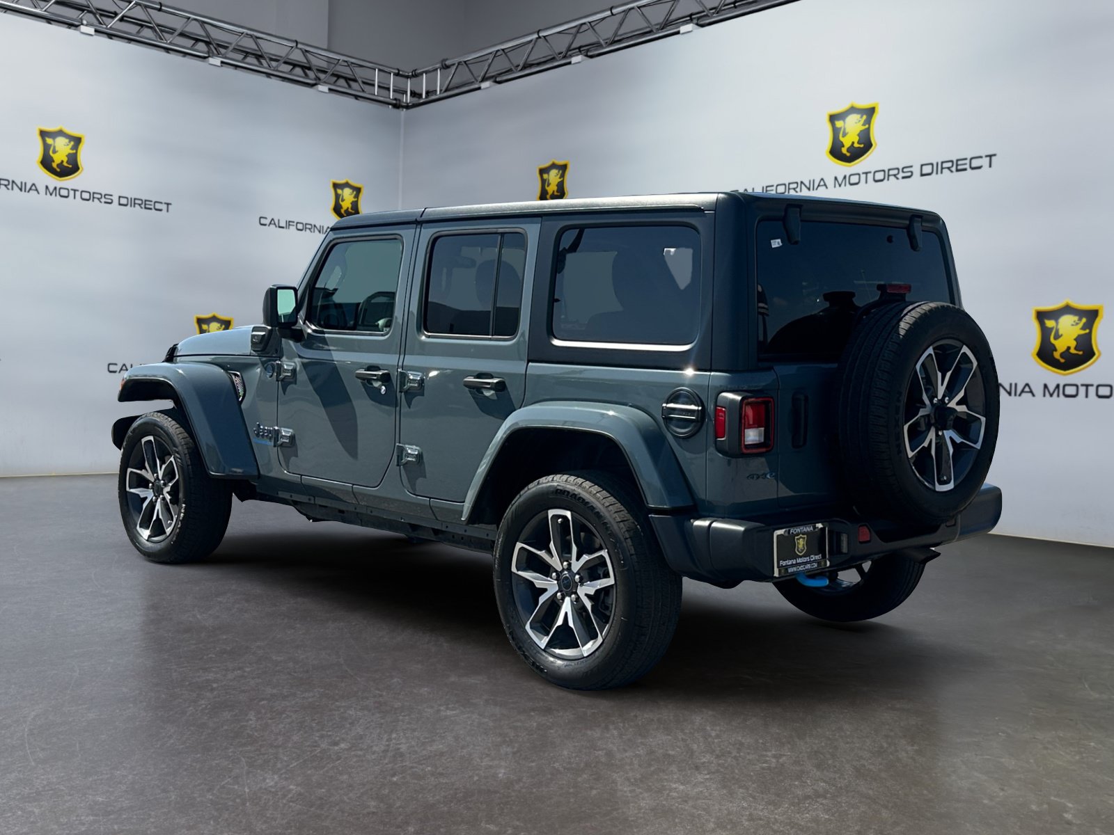 Used 2024 Jeep Wrangler Unlimited AWD/4WD image 3