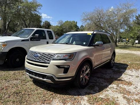 Used 2018 Ford Explorer Platinum image 2
