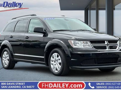 Used 2019 Dodge Journey SE FWD image 1