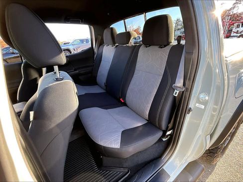 Certified 2022 Toyota Tacoma TRD Off-Road image 20