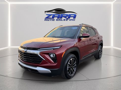 Used 2025 Chevrolet TrailBlazer LT image 2