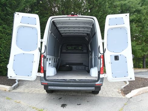 Used 2024 Mercedes-Benz Sprinter 2500 image 30