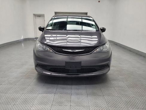 Used 2022 Chrysler Voyager LX image 15