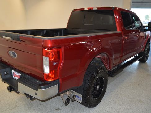 Used 2017 Ford F250 Lariat w/ Lariat Value Package image 3