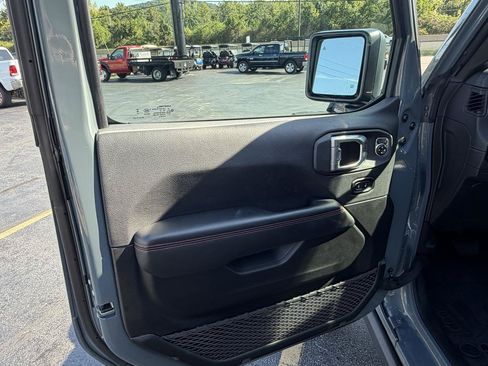Used 2025 Jeep Wrangler Unlimited Rubicon AWD/4WD image 14