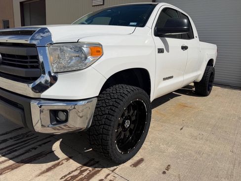 Used 2015 Toyota Tundra SR5 RWD image 2