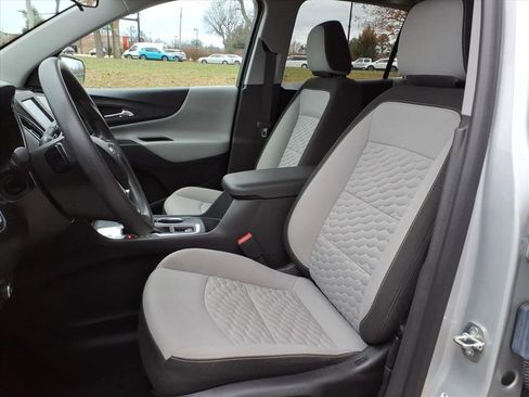 Used 2021 Chevrolet Equinox LS w/ LS Convenience Package image 12