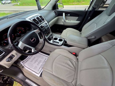 Used 2009 GMC Acadia SLT w/ Visibility Package FWD image 3