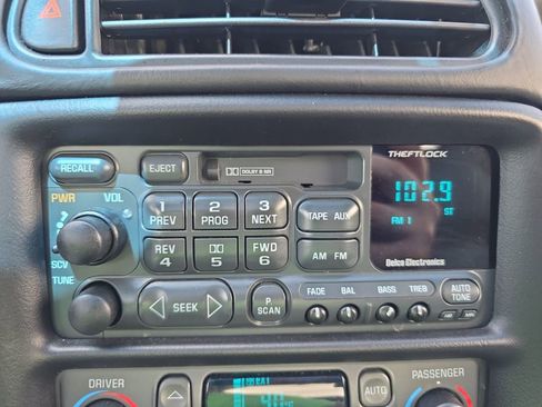 Used 1998 Chevrolet Corvette Coupe w/ Memory Pkg RWD image 17