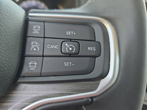 Used 2024 Jeep Wagoneer L Series II w/ Flexible Seating Group RWD image 20