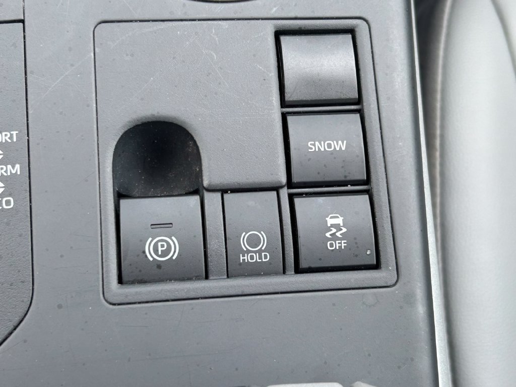 Used 2025 Toyota Highlander XLE FWD image 31