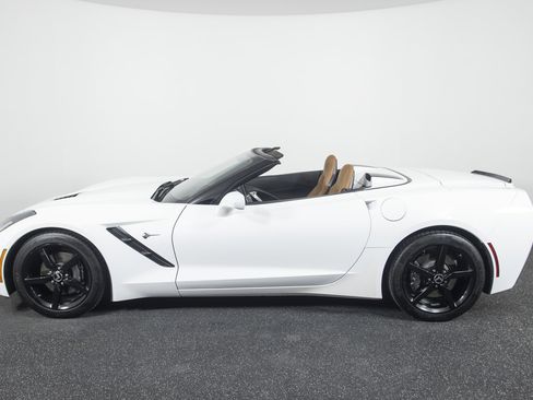 Used 2015 Chevrolet Corvette Stingray Convertible w/ 2LT Preferred Equipment Group RWD image 4