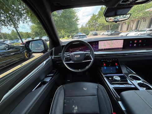 Used 2025 Cadillac Escalade ESV Premium Luxury w/ LPO, Radiant Package AWD/4WD image 43