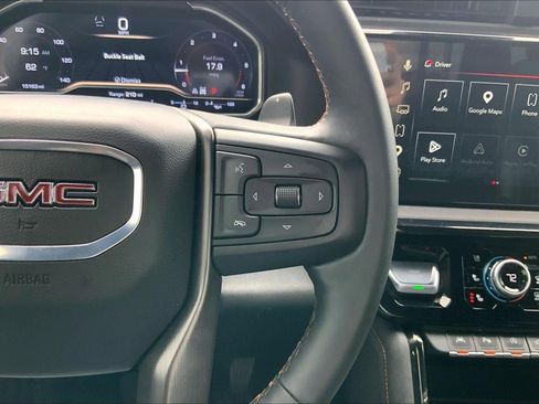 Used 2025 GMC Sierra 1500 AT4 w/ Technology Package AWD/4WD image 18