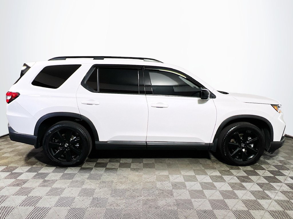 Used 2025 Honda Pilot Black Edition image 8