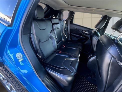 Used 2019 Jeep Cherokee Trailhawk image 28