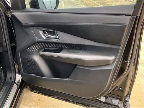 Used 2023 Nissan Ariya AWD image 29