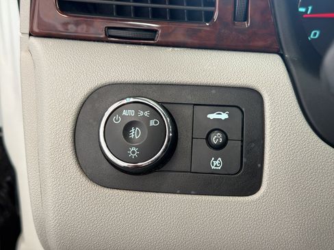 Used 2009 Chevrolet Impala LTZ FWD image 22