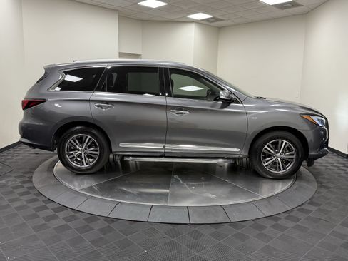 Used 2019 INFINITI QX60 Luxe w/ Essential Package FWD image 9
