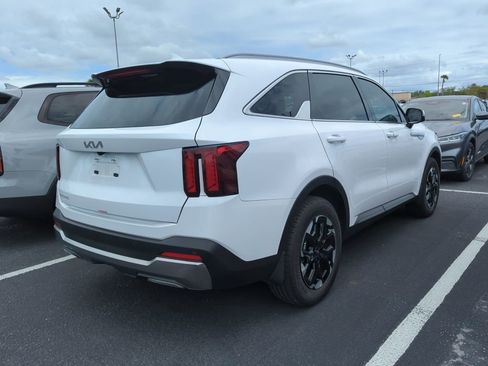 Certified 2025 Kia Sorento S w/ Panoramic Sunroof Package image 9