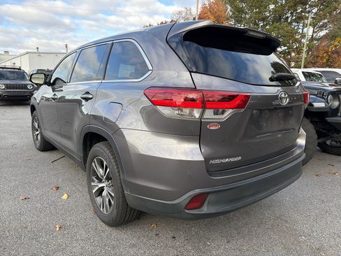 Used 2019 Toyota Highlander LE image 5