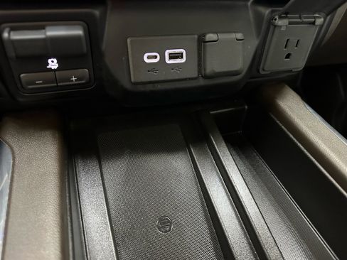 Used 2022 GMC Sierra 2500 Denali w/ Denali Ultimate Package image 42