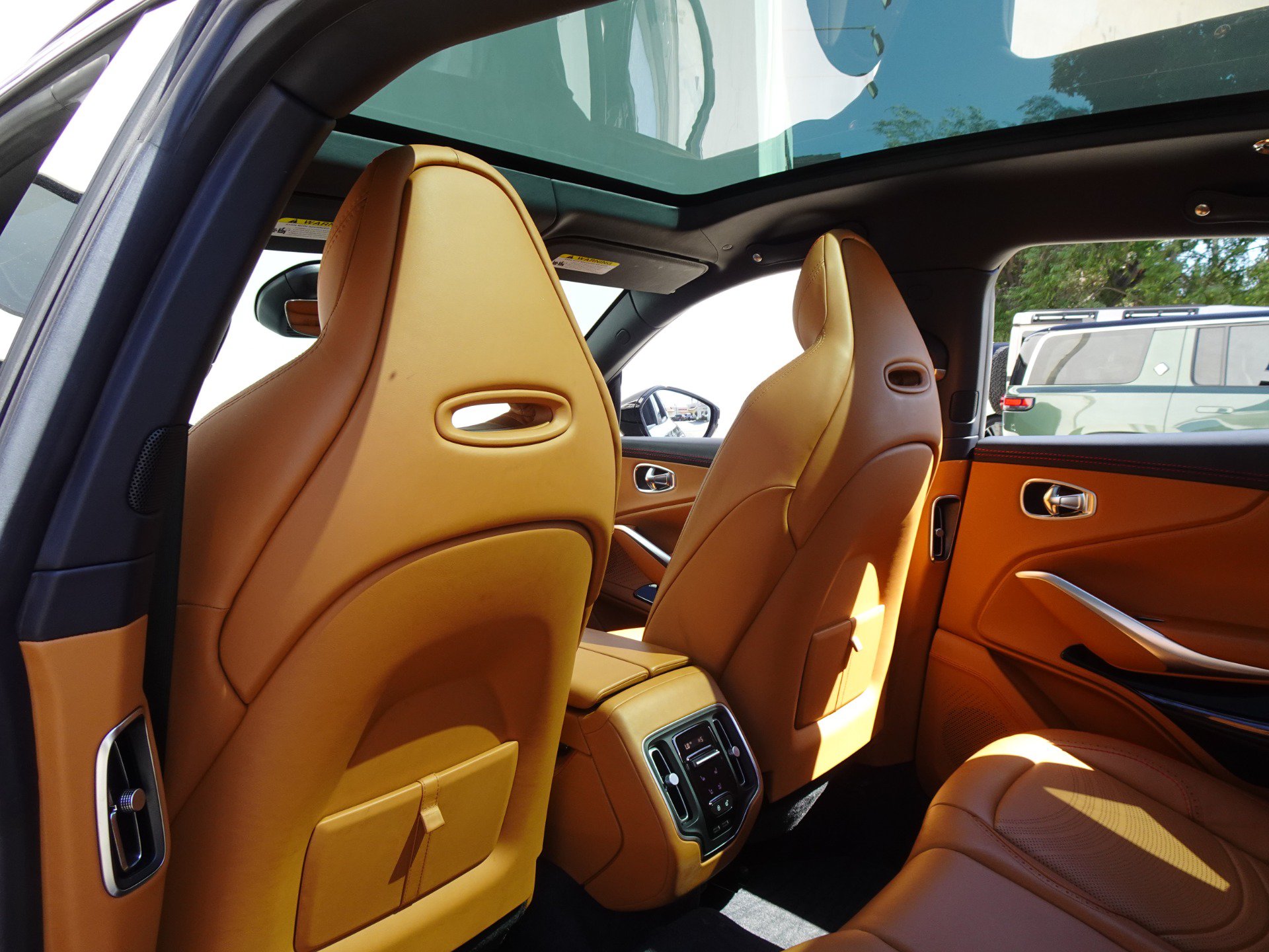 Used 2022 Aston Martin DBX AWD/4WD image 14