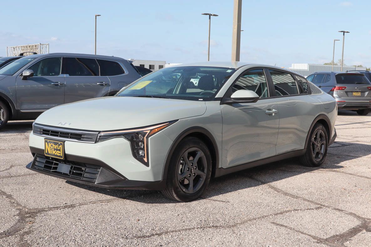 Used 2026 Kia K4 FWD image 3