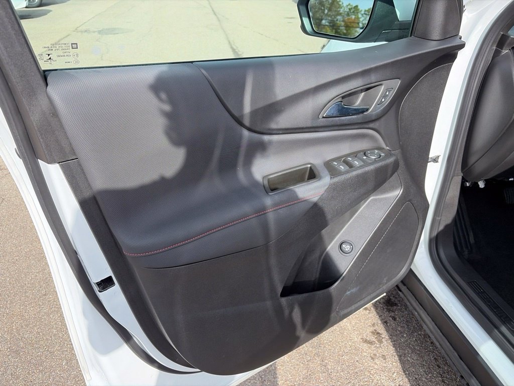 Used 2022 Chevrolet Equinox RS AWD/4WD image 23