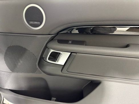 Certified 2025 Land Rover Discovery S image 29