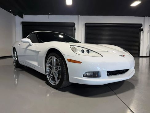 Used 2011 Chevrolet Corvette Coupe w/ 1LT RWD image 3