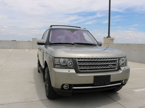 Used 2010 Land Rover Range Rover Supercharged AWD/4WD image 32