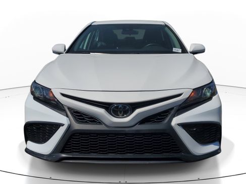 Used 2024 Toyota Camry SE image 2