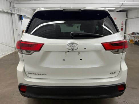 Used 2017 Toyota Highlander XLE FWD image 5