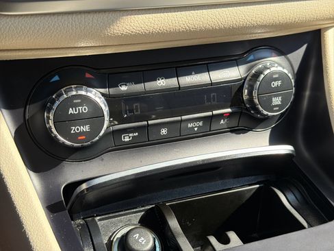 Used 2019 Mercedes-Benz GLA 250 4MATIC image 27